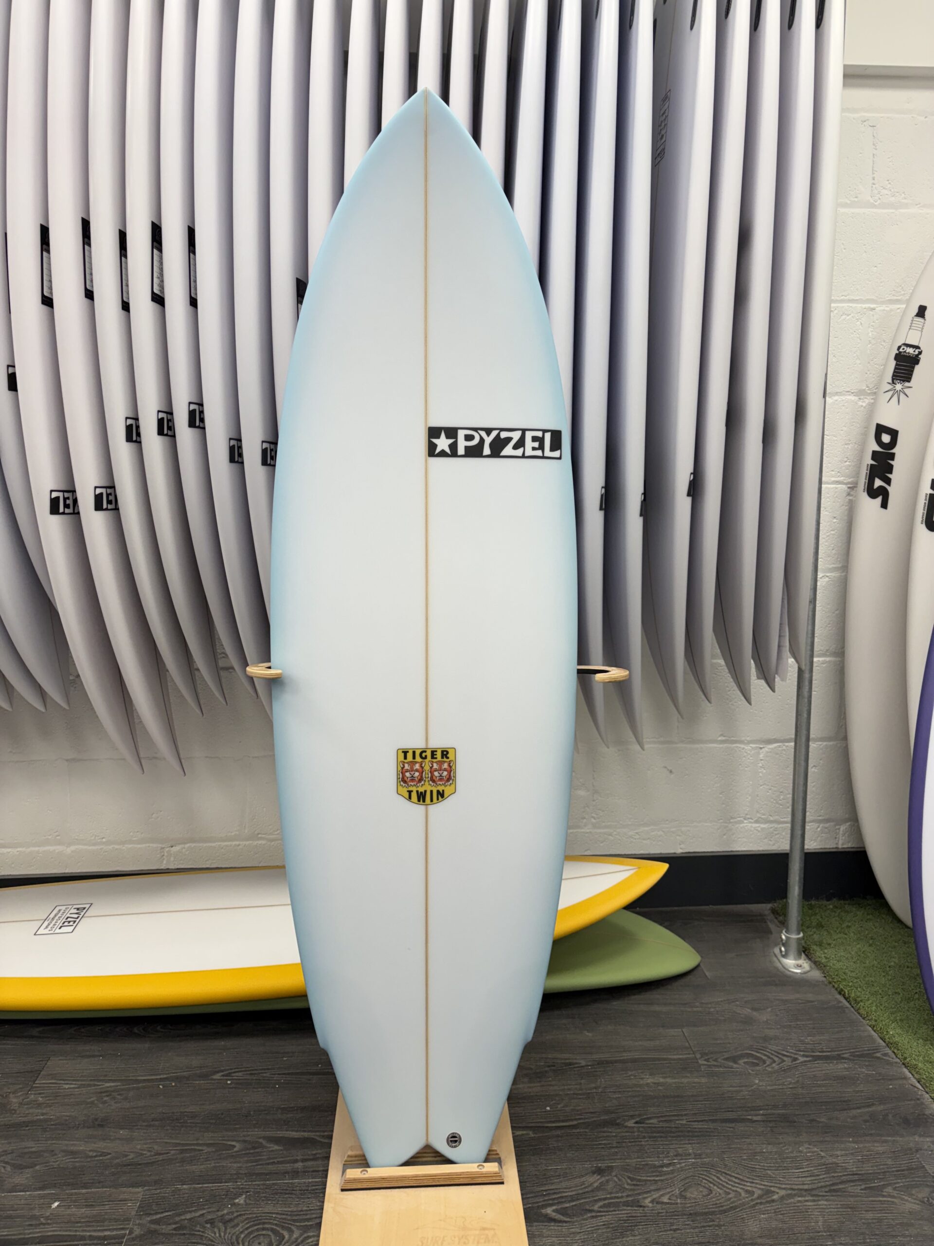 海豚 Pyzel Tiger Twin Surfboard 5'8