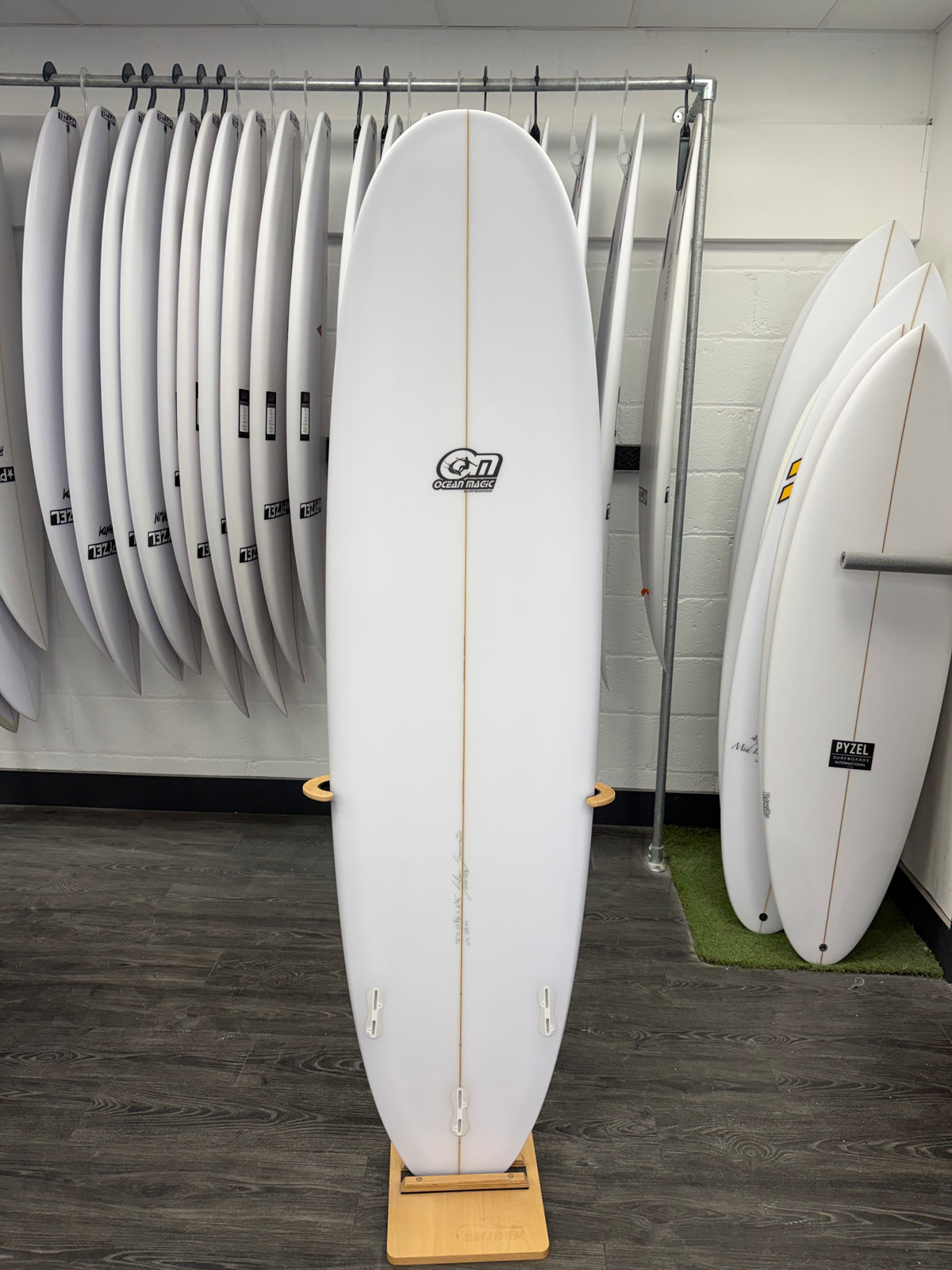 Ocean Magic OM Mini Mal  Surfboard 7'2" FCS