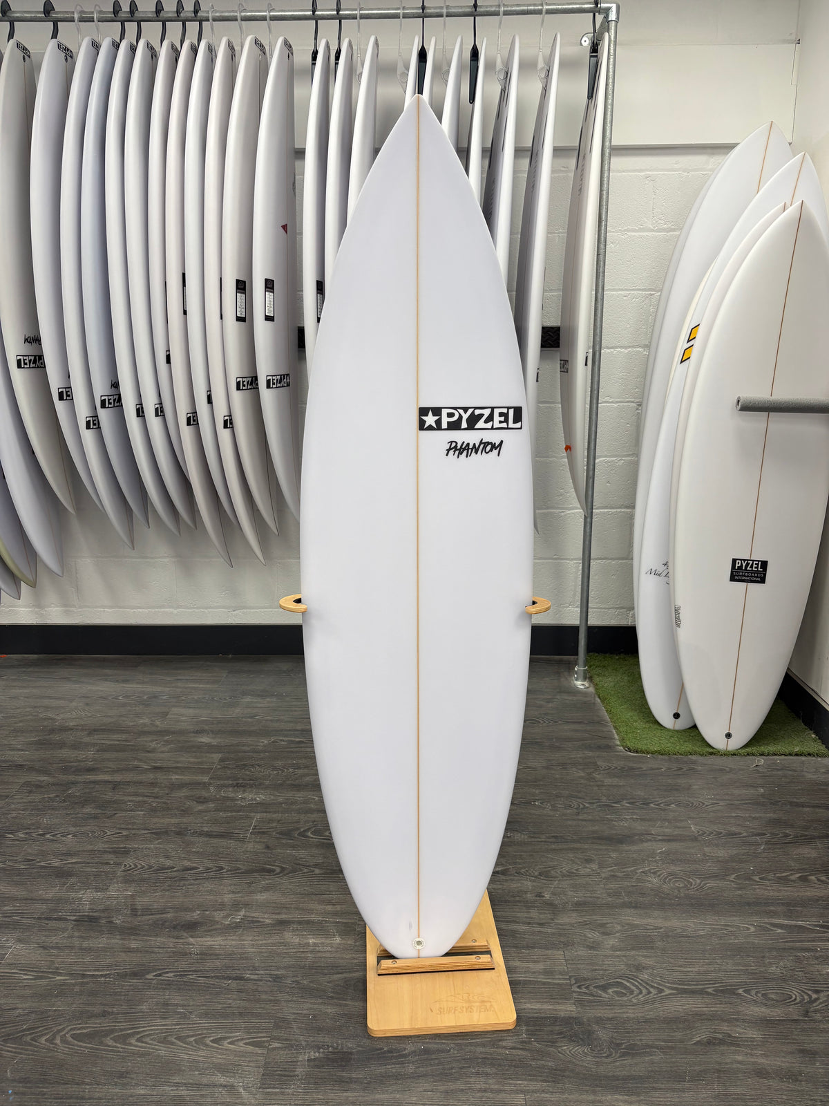Pyzel Phantom Round Tail Surfboard 6'0" FCS2