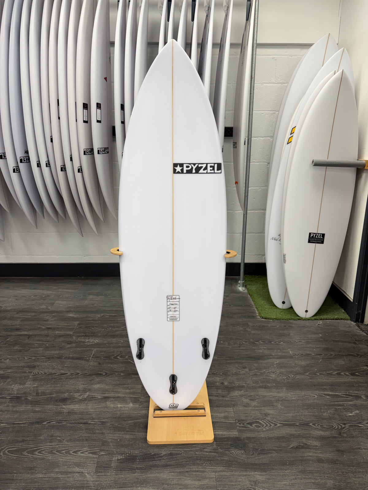 Pyzel Phantom Round Tail Surfboard 6'0" FCS2